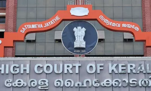 മറ്റുള്ള കടകള്ക്കുള്ള കോവിഡ് നിയന്ത്രണം എന്തുകൊണ്ട് മദ്യശാലകള്ക്കില്ല: ഹൈക്കോടതി മറ്റുള്ള കടകള്ക്കുള്ള കോവിഡ് നിയന്ത്രണം എന്തുകൊണ്ട് മദ്യശാലകള്ക്കില്ല: ഹൈക്കോടതി