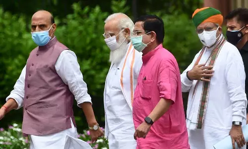 സഭയില്‍ സര്‍ക്കാര്‍ പ്രതിരോധത്തില്‍; സഭയില്‍ ഹാജരാകാത്ത ബിജെപി എംപിമാരുടെ കണക്കെടുത്ത് നരേന്ദ്രമോദി