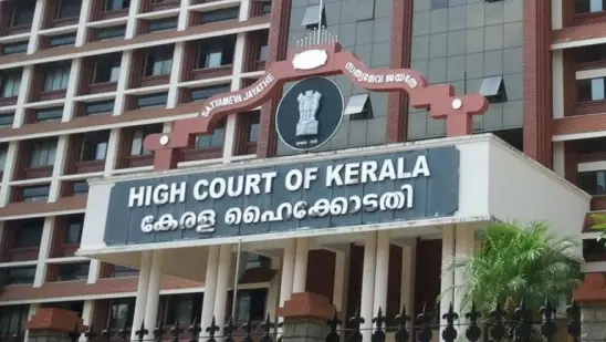 ഉപഭോക്താക്കൾക്ക് മാന്യമായി മദ്യം വാങ്ങാൻ സൗകര്യം ഒരുക്കണം; ബെവ്കോയോട് ഹൈക്കോടതി ഉപഭോക്താക്കൾക്ക് മാന്യമായി മദ്യം വാങ്ങാൻ സൗകര്യം ഒരുക്കണം; ബെവ്കോയോട് ഹൈക്കോടതി