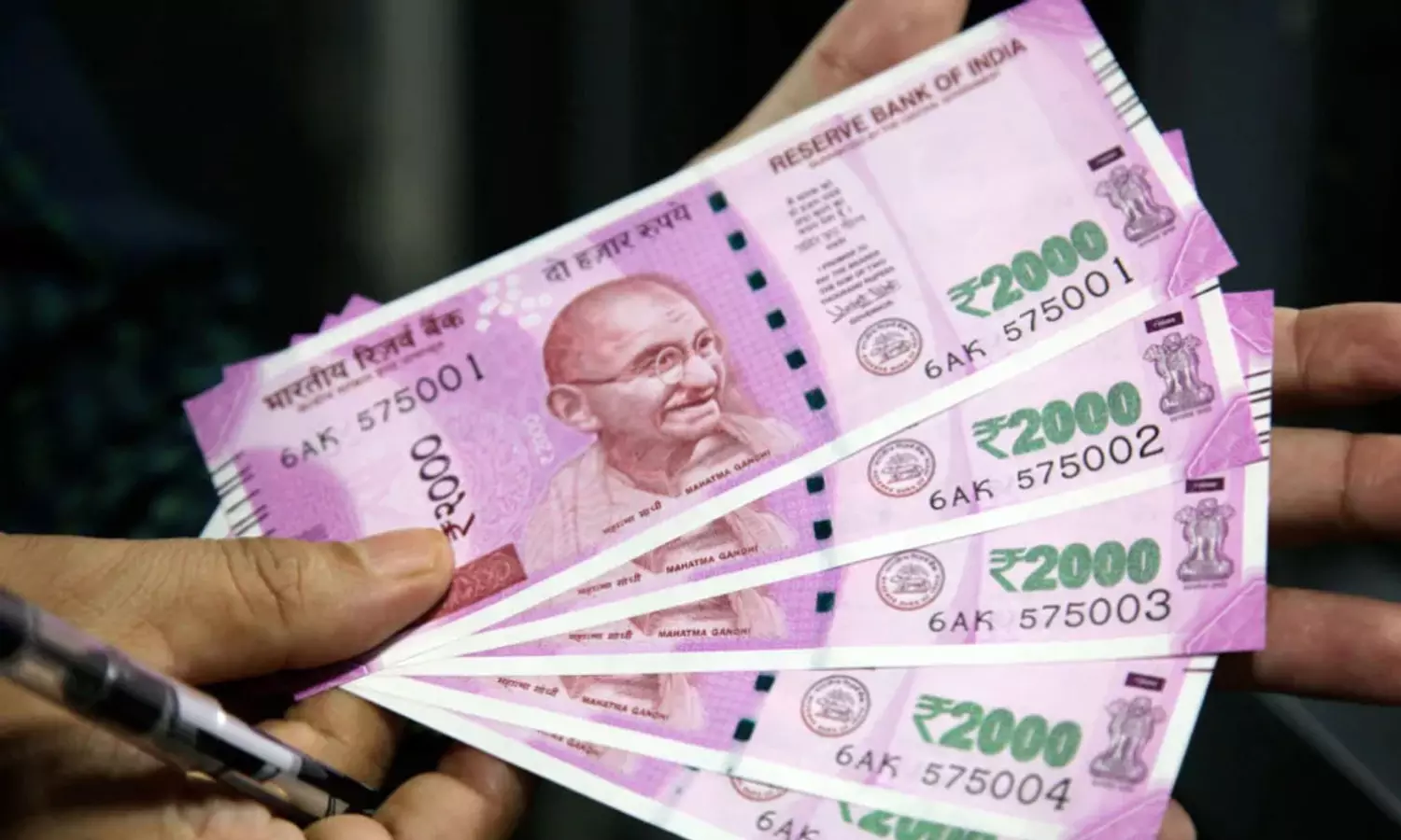 ഓണത്തിന് സര്ക്കാര് ജീവനക്കാര്ക്ക് ബോണസ് 4,000 രൂപ ഓണത്തിന് സര്ക്കാര് ജീവനക്കാര്ക്ക് ബോണസ് 4,000 രൂപ