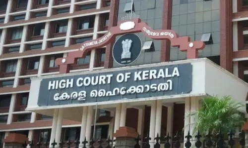 ഉപഭോക്താക്കൾക്ക് മാന്യമായി മദ്യം വാങ്ങാൻ സൗകര്യം ഒരുക്കണം; ബെവ്കോയോട് ഹൈക്കോടതി ഉപഭോക്താക്കൾക്ക് മാന്യമായി മദ്യം വാങ്ങാൻ സൗകര്യം ഒരുക്കണം; ബെവ്കോയോട് ഹൈക്കോടതി