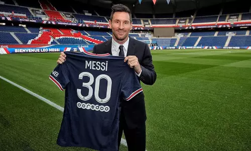 എന്തുകൊണ്ട്  ജേഴ്‌സി നമ്പര്‍ 30 പി.എസ്.ജിയില്‍ മെസിക്ക് ലഭിച്ചു?