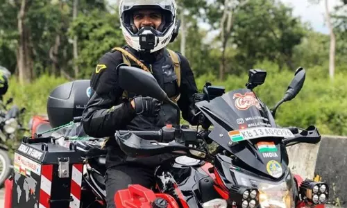 ബൈക്ക് കേടായാല്‍ ട്രക്കില്‍ കയറ്റി കൊണ്ടുപോകും, നിയമം ലംഘിക്കാന്‍ താല്‍പര്യമില്ല; വിവാദങ്ങളില്‍ വിശദീകരണവുമായി മല്ലുട്രാവലര്‍