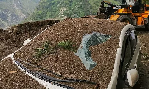 ഹിമാചലിലെ മണ്ണിടിച്ചില്; മരിച്ചവരുടെ എണ്ണം 11 ആയി ഹിമാചലിലെ മണ്ണിടിച്ചില്; മരിച്ചവരുടെ എണ്ണം 11 ആയി