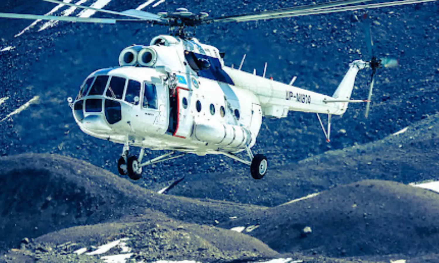 ഹെലികോപ്ടർ തടാകത്തിൽ തകർന്നുവീണു; എട്ട് സഞ്ചാരികളെ കാണാനില്ല ഹെലികോപ്ടർ തടാകത്തിൽ തകർന്നുവീണു; എട്ട് സഞ്ചാരികളെ കാണാനില്ല