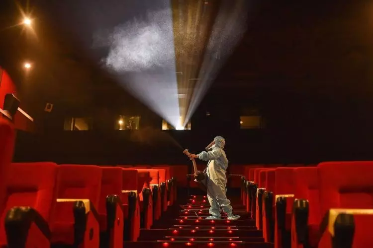 തിയേറ്ററുകൾ ഉടൻ തുറക്കില്ല, ഡിസംബര് വരെയെങ്കിലും കാത്തിരിക്കണം- മന്ത്രി സജി ചെറിയാന് തിയേറ്ററുകൾ ഉടൻ തുറക്കില്ല, ഡിസംബര് വരെയെങ്കിലും കാത്തിരിക്കണം- മന്ത്രി സജി ചെറിയാന്