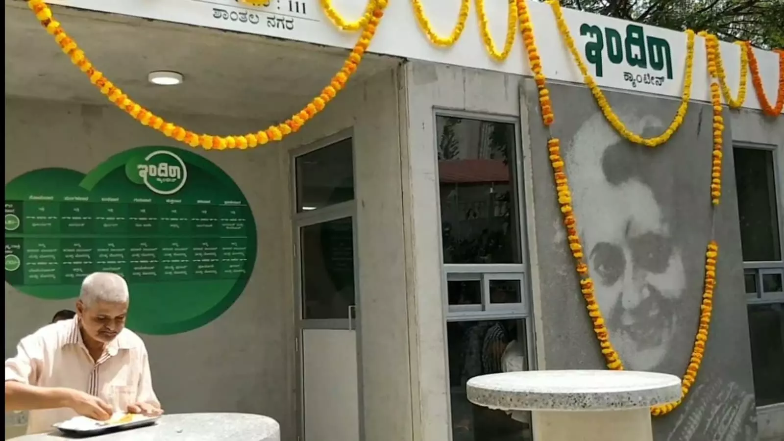 കോണ്ഗ്രസ് നെഹ്റു ഹുക്ക ബാറുകള് തുറക്കണമെന്ന് ബി.ജെ.പി കോണ്ഗ്രസ് നെഹ്റു ഹുക്ക ബാറുകള് തുറക്കണമെന്ന് ബി.ജെ.പി