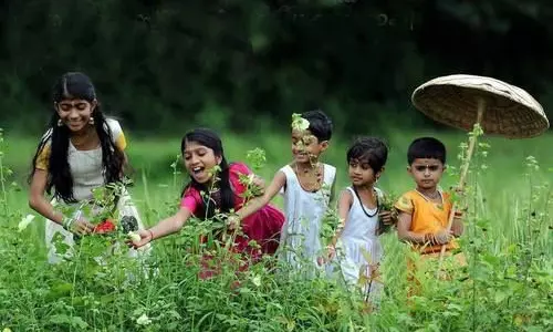 കര്‍ക്കിടകമൊഴിയും മുമ്പേ അത്തമിങ്ങെത്തി; ഇനി പ്രതീക്ഷയുടെ പൂക്കാലം