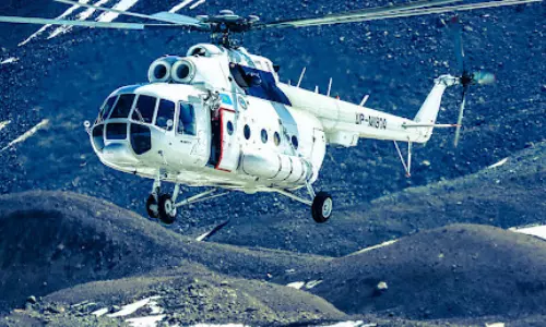 ഹെലികോപ്ടർ തടാകത്തിൽ തകർന്നുവീണു; എട്ട് സഞ്ചാരികളെ കാണാനില്ല ഹെലികോപ്ടർ തടാകത്തിൽ തകർന്നുവീണു; എട്ട് സഞ്ചാരികളെ കാണാനില്ല