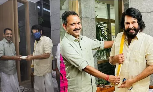 മമ്മൂട്ടിയെ ആദരിച്ച് ബി.ജെ.പി; വീട്ടിലെത്തി പൊന്നാടയണിയിച്ച് കെ സുരേന്ദ്രന് മമ്മൂട്ടിയെ ആദരിച്ച് ബി.ജെ.പി; വീട്ടിലെത്തി പൊന്നാടയണിയിച്ച് കെ സുരേന്ദ്രന്