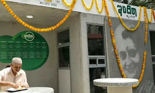 കോണ്ഗ്രസ് നെഹ്റു ഹുക്ക ബാറുകള് തുറക്കണമെന്ന് ബി.ജെ.പി കോണ്ഗ്രസ് നെഹ്റു ഹുക്ക ബാറുകള് തുറക്കണമെന്ന് ബി.ജെ.പി