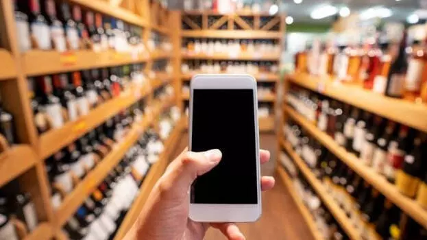 മദ്യവില്പന ഓണ്ലൈനായി; പരീക്ഷണം ഭാഗികമായി വിജയിച്ചെന്ന് ബെവ്കോ മദ്യവില്പന ഓണ്ലൈനായി; പരീക്ഷണം ഭാഗികമായി വിജയിച്ചെന്ന് ബെവ്കോ