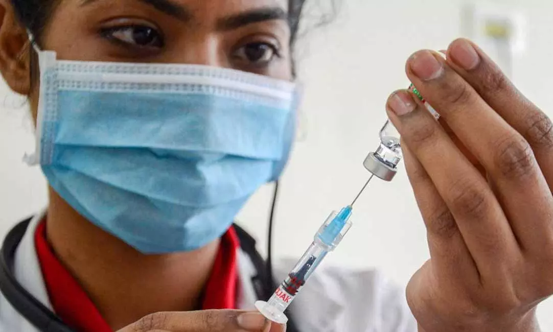 കണ്ടെയ്ന്മെന്റ് സോണില് കോവിഡ് ഇല്ലാത്ത മുഴുവന് പേര്ക്കും വാക്സിനേഷന്; മുഖ്യമന്ത്രി കണ്ടെയ്ന്മെന്റ് സോണില് കോവിഡ് ഇല്ലാത്ത മുഴുവന് പേര്ക്കും വാക്സിനേഷന്; മുഖ്യമന്ത്രി