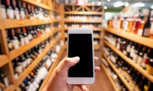 മദ്യവില്പന ഓണ്ലൈനായി; പരീക്ഷണം ഭാഗികമായി വിജയിച്ചെന്ന് ബെവ്കോ മദ്യവില്പന ഓണ്ലൈനായി; പരീക്ഷണം ഭാഗികമായി വിജയിച്ചെന്ന് ബെവ്കോ