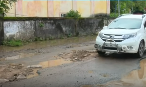 റോഡുകള്‍ വെട്ടിപ്പൊളിച്ച സംഭവം;   പാലക്കാട് നഗരസഭക്കും  വാട്ടർ അതോറിറ്റിക്കും നോട്ടീസ്