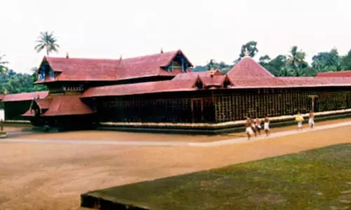 ഏറ്റുമാനൂർ ക്ഷേത്രത്തിലെ തിരുവാഭരണത്തില്‍ ചാർത്തുന്ന മാലയുടെ മുത്തുകള്‍ കാണാതായി