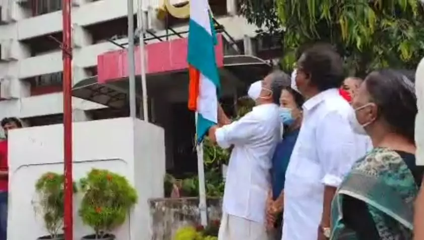 സിപിഎം ഓഫീസുകളില്‍ ദേശീയ പതാക ഉയര്‍ത്തി; രാജ്യം ഭരിക്കുന്നത് സ്വാതന്ത്ര്യ സമരത്തിൽ പങ്കാളികളല്ലാത്തവരെന്ന് വിജയരാഘവന്‍