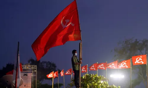 47ൽ പതാക ഉയർത്തിയ കൃഷ്ണപിള്ള, വോട്ടിനിട്ട് തള്ളിയ കെ മാധവന്റെ പ്രമേയം... സിപിഎമ്മും ദേശീയപതാകയും