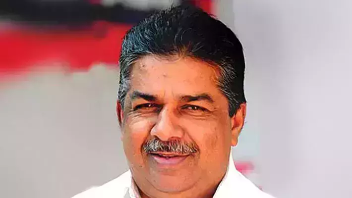 ദേശീയ പാത വിവാദം; സുധാകരനെ പ്രതിരോധത്തിലാക്കാൻ ശ്രമിച്ച ആരിഫിനെ തള്ളി സജി ചെറിയാൻ