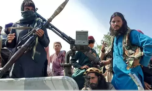 കാബൂള് വളഞ്ഞ് താലിബാന് സേന; അഫ്ഗാനിസ്ഥാനില് അധികാര കൈമാറ്റത്തിന് വഴിയൊരുങ്ങുന്നു കാബൂള് വളഞ്ഞ് താലിബാന് സേന; അഫ്ഗാനിസ്ഥാനില് അധികാര കൈമാറ്റത്തിന് വഴിയൊരുങ്ങുന്നു