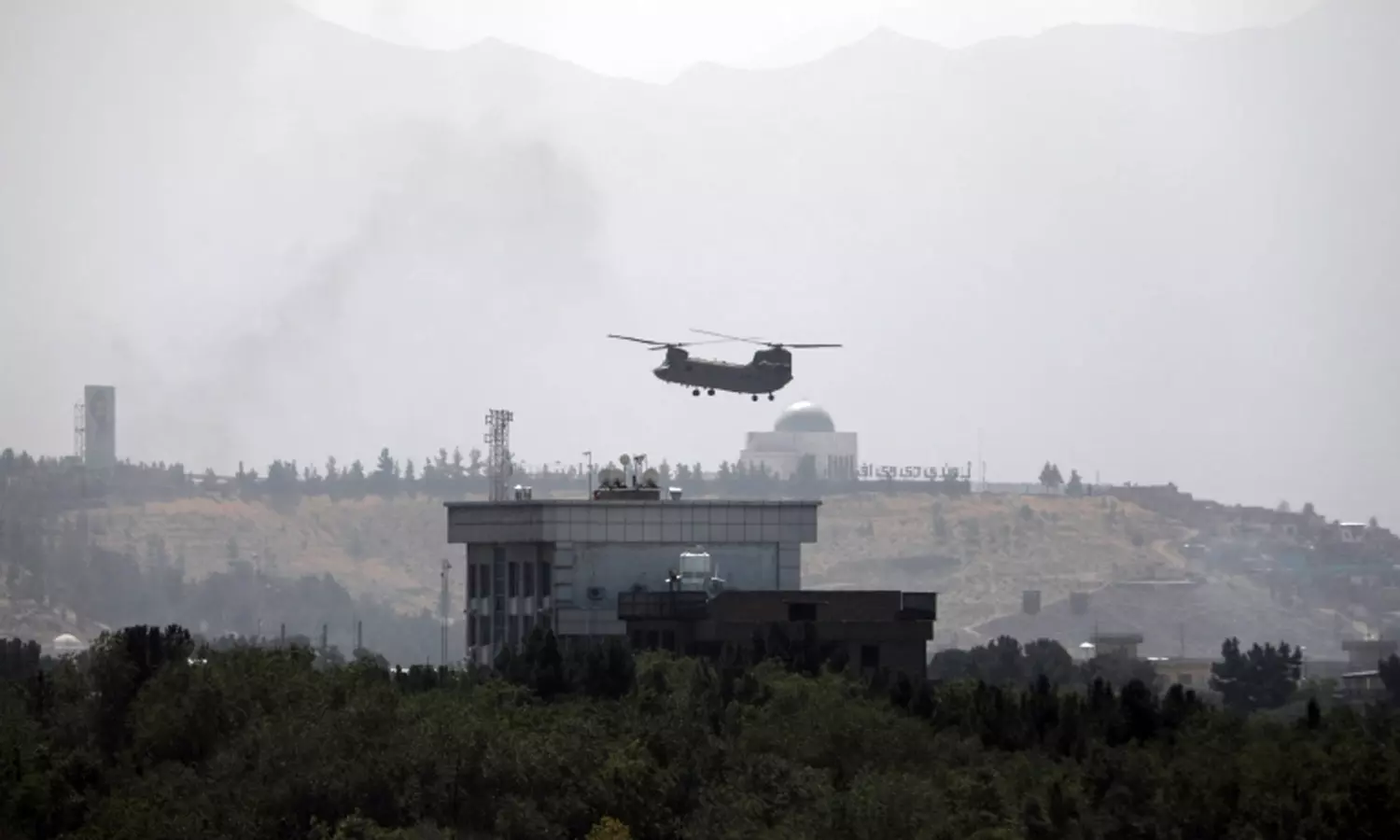 1975ല്‍ സൈഗോണ്‍, 2021ല്‍ കാബൂള്‍; പൗരന്‍മാരെ ഹെലിക്കോപ്റ്ററില്‍ രക്ഷപ്പെടുത്തി രക്ഷപ്പെടുന്ന അമേരിക്ക