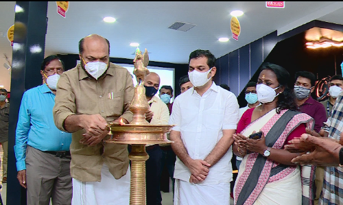 ഓക്‌സിജന്‍റെ  ഏറ്റവും പുതിയ ഷോറൂം ഇടപ്പള്ളിയില്‍; മന്ത്രി പി. രാജീവ് ഉദ്ഘാടനം ചെയ്തു