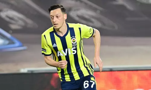 18 മാസങ്ങള്ക്ക് ശേഷം ഗോളടിച്ച് മെസ്യൂട്ട് ഓസില് 18 മാസങ്ങള്ക്ക് ശേഷം ഗോളടിച്ച് മെസ്യൂട്ട് ഓസില്