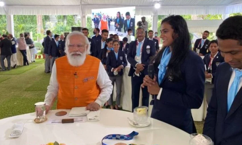 പ്രധാനമന്ത്രി വാക്ക് പാലിച്ചു: പി വി സിന്ധുവിനൊപ്പം ഐസ്ക്രീം കഴിച്ചു