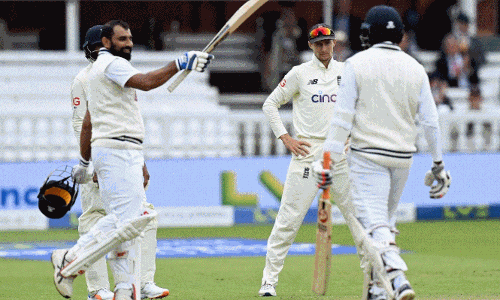 ഹീറോയായി ഷമി, ഉറച്ച പിന്തുണയുമായി ബുംറ; മുൻനിര തകർന്നപ്പോൾ രക്ഷകരായി വാലറ്റം