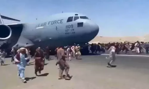 കാബൂള് വിമാനത്താവളത്തില് വീണ്ടും വെടിവെപ്പ്: ഏഴ് പേര് കൊല്ലപ്പെട്ടു കാബൂള് വിമാനത്താവളത്തില് വീണ്ടും വെടിവെപ്പ്: ഏഴ് പേര് കൊല്ലപ്പെട്ടു