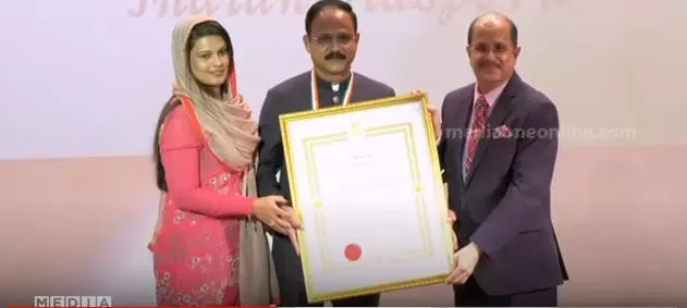 ഡോ. സിദ്ദീഖ് അഹമ്മദിന് പ്രവാസി ഭാരതീയ പുരസ്കാരം സമ്മാനിച്ചു