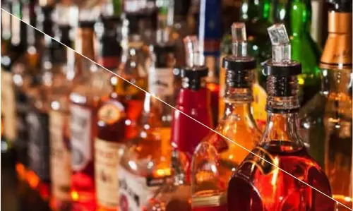 ബെവ്കോ ഔട്ട്‍ലെറ്റുകളില്‍ ഇന്നു മുതല്‍ മദ്യം ഓണ്‍ലൈനിലൂടെ ബുക്ക് ചെയ്യാം
