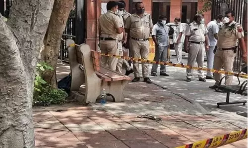 എംപിക്കെതിരെ പീഡന പരാതി നല്‍കിയ യുവതി സുപ്രീംകോടതി പരിസരത്ത് ആത്മഹത്യക്ക് ശ്രമിച്ചു