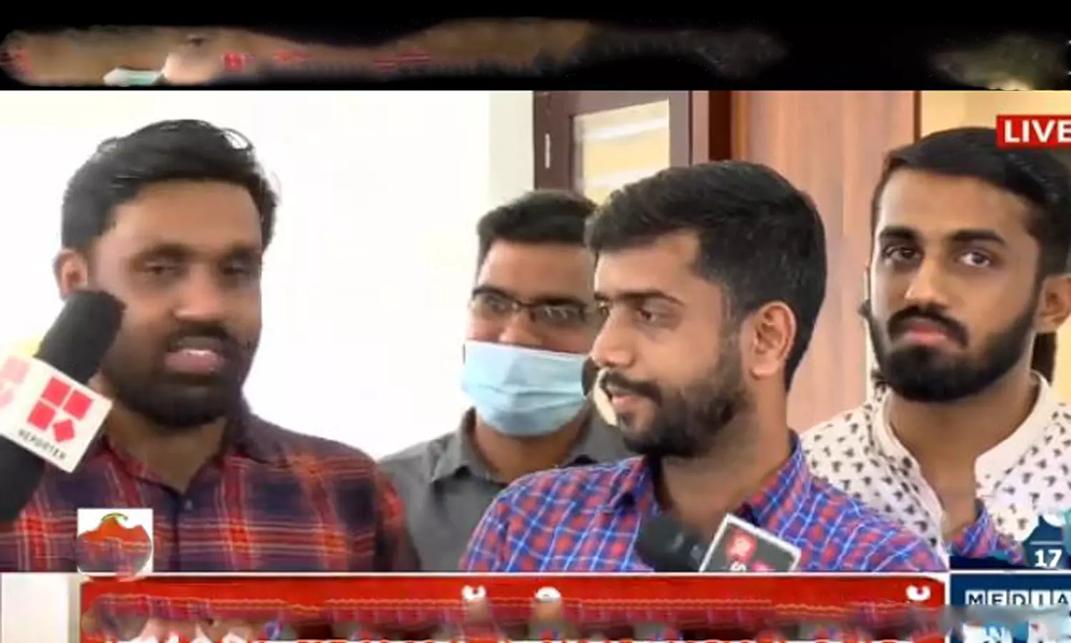 ചില വ്യക്തികളുടെ പ്രവൃത്തിയുടെ പേരില് ലീഗിനെ സ്ത്രീവിരുദ്ധമായി ചിത്രീകരിക്കരുത്; പി.കെ നവാസിനെ തള്ളി എം.എസ്.എഫ് സംസ്ഥാന ജനറല് സെക്രട്ടറി ചില വ്യക്തികളുടെ പ്രവൃത്തിയുടെ പേരില് ലീഗിനെ സ്ത്രീവിരുദ്ധമായി ചിത്രീകരിക്കരുത്; പി.കെ നവാസിനെ തള്ളി എം.എസ്.എഫ് സംസ്ഥാന ജനറല് സെക്രട്ടറി