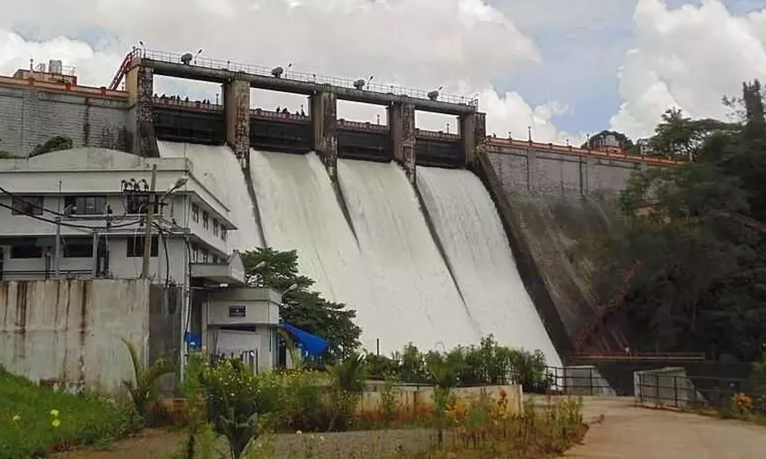 തൃശൂരും പാലക്കാടും ഭൂചലനം തൃശൂരും പാലക്കാടും ഭൂചലനം