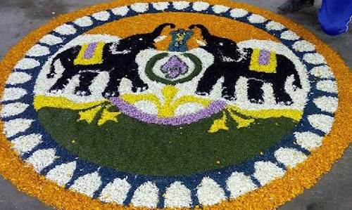 ഓണവണ്ടിയായി മാറിയ ആനവണ്ടി; ഓടുന്ന കെ.എസ്.ആര്.ടി.സി ബസില് ഓണാഘോഷം ഓണവണ്ടിയായി മാറിയ ആനവണ്ടി; ഓടുന്ന കെ.എസ്.ആര്.ടി.സി ബസില് ഓണാഘോഷം