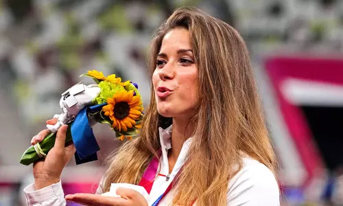 കുട്ടിയുടെ ഹൃദയശസ്ത്രക്രിയയ്ക്ക് പണം വേണം; ഒളിംപിക് മെഡൽ ലേലം ചെയ്ത് പോളിഷ് താരം