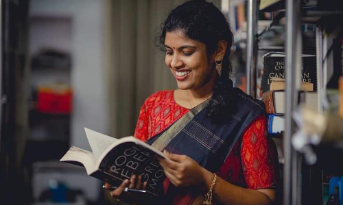 ഇനി ഡോക്ടര്‍ ചിന്ത ജെറോം; ഇംഗ്ലീഷ് സാഹിത്യത്തില്‍ ഗവേഷണം പൂര്‍ത്തിയാക്കി