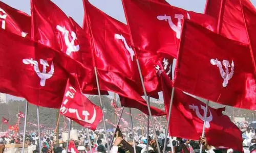 അഫ്ഗാനില് നടന്നത് അമേരിക്കയുടെ നാണംകെട്ട തോല്വി: സി.പി.എം, സി.പി.ഐ അഫ്ഗാനില് നടന്നത് അമേരിക്കയുടെ നാണംകെട്ട തോല്വി: സി.പി.എം, സി.പി.ഐ