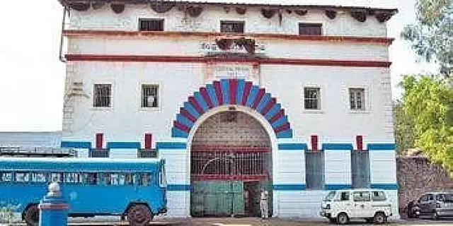 500 രൂപ നല്‍കിയാല്‍ കര്‍ണാടകയില്‍ തടവുപുള്ളിയാകാം