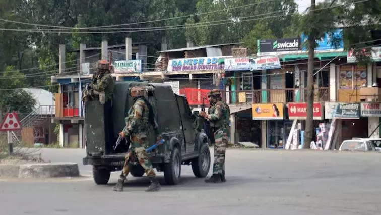 കശ്മീരില് അപ്നി പാർട്ടി നേതാവിനെ ഭീകരർ വെടിവെച്ചു കൊന്നു കശ്മീരില് അപ്നി പാർട്ടി നേതാവിനെ ഭീകരർ വെടിവെച്ചു കൊന്നു