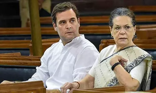 തര്ക്കം തീരുന്നില്ല; കേരളത്തിലെ ഡി.സി.സി പുനഃസംഘടനയില് സോണിയ ഗാന്ധി ഇടപെടുന്നു തര്ക്കം തീരുന്നില്ല; കേരളത്തിലെ ഡി.സി.സി പുനഃസംഘടനയില് സോണിയ ഗാന്ധി ഇടപെടുന്നു