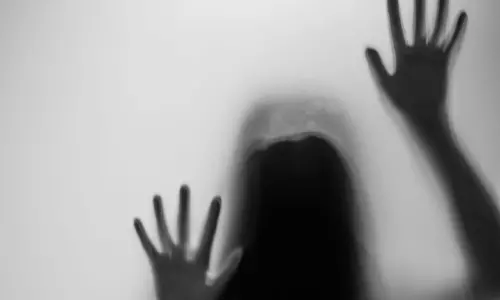 ഡൽഹിയിൽ ഓടിക്കൊണ്ടിരുന്ന കാറിൽ വെച്ച് യുവതിക്ക് പീഡനം