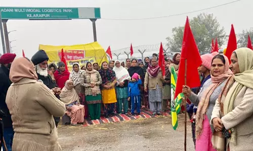 കര്ഷക സമരം; ലുധിയാനയിലെ അദാനി ലോജിസ്റ്റിക്സ് പാര്ക്ക് പ്രവര്ത്തനം നിര്ത്തി കര്ഷക സമരം; ലുധിയാനയിലെ അദാനി ലോജിസ്റ്റിക്സ് പാര്ക്ക് പ്രവര്ത്തനം നിര്ത്തി
