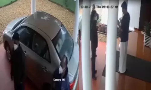 ഓണം ആഘോഷിക്കാന് കര്ഷകരില് നിന്ന് പിരിവ്; ഉദ്യോഗസ്ഥര്ക്ക് സസ്പെന്ഷന് ഓണം ആഘോഷിക്കാന് കര്ഷകരില് നിന്ന് പിരിവ്; ഉദ്യോഗസ്ഥര്ക്ക് സസ്പെന്ഷന്