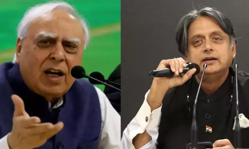 മാനസിക പീഡനം, പക്ഷപാതപരമായ അന്വേഷണം.. തരൂരിനുണ്ടായ നഷ്ടം ആര് നികത്തും? കപില്‍ സിബല്‍