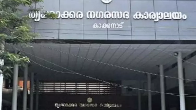 ഓണക്കോടിക്കൊപ്പം പണം നല്‍കിയെന്ന ആരോപണം; തൃക്കാക്കരയില്‍ യു.ഡി.എഫ് ഭരണസമിതി പ്രതിസന്ധിയില്‍