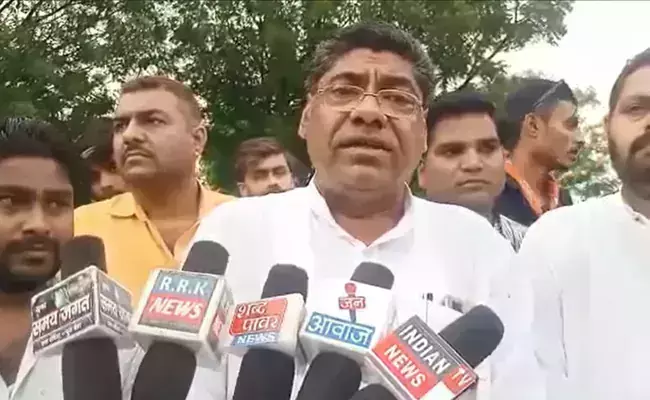 കുറഞ്ഞ വിലക്ക് പെട്രോള്‍ വേണോ? അഫ്ഗാനിലേക്ക് പോയ്ക്കോ; മാധ്യമ പ്രവര്‍ത്തകനോട് ബി.ജെ.പി നേതാവ്