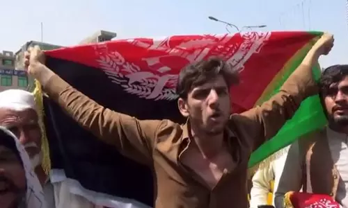 അഫ്ഗാനില്‍ താലിബാനെതിരെ പ്രതിഷേധം തുടരുന്നു; ദേശീയ പതാകയുമായി ജനം തെരുവില്‍