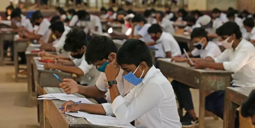 എസ്എസ്എൽസി പരീക്ഷാ മൂല്യനിർണയത്തിൽ അപാകതയെന്ന് പരാതി എസ്എസ്എൽസി പരീക്ഷാ മൂല്യനിർണയത്തിൽ അപാകതയെന്ന് പരാതി